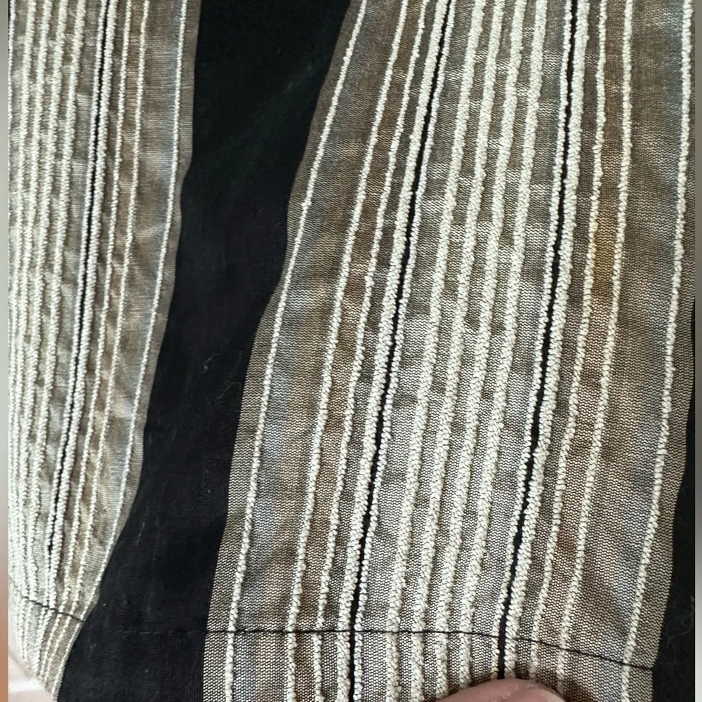 Alice + Olivia Cropped Striped Pants. Size 0 - Picture 3 of 12